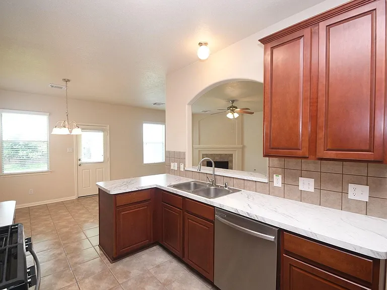 13111 Rippling Creek Ln — Photo 16