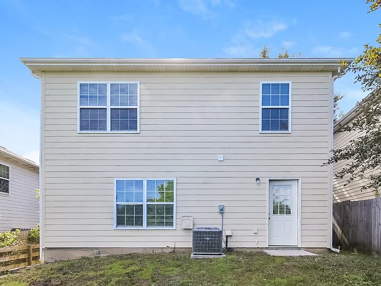 122 Village Pkwy — Photo 16