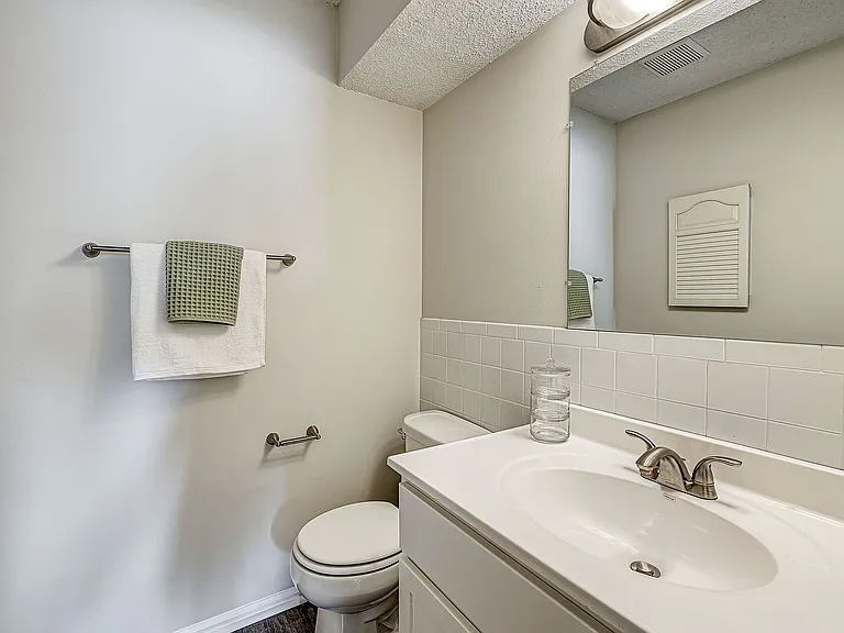 Stonehedge Apartments — Photo 16