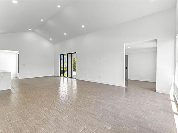 5th image of 14074 Whittier LN