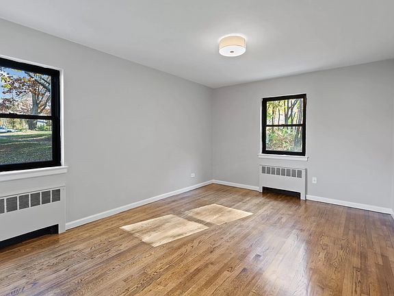 5th image of 219-26 74th Ave #320B1