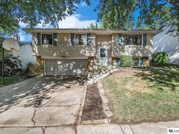 5712 N 117th Cir, Omaha, NE 68164