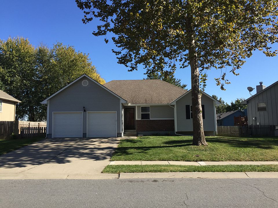 1st image of 233 SE Bristol Dr