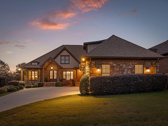 3rd image of 8054 Hampton Cove Dr