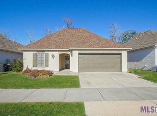 140 Lake Breeze Dr, Baton Rouge, LA 70820