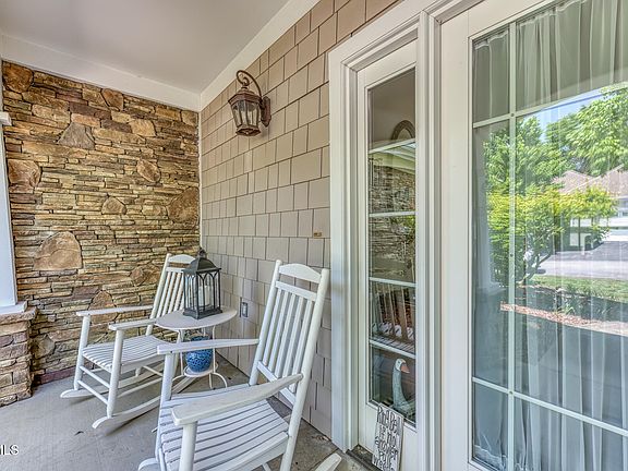 4th image of 211 University Pkwy #15