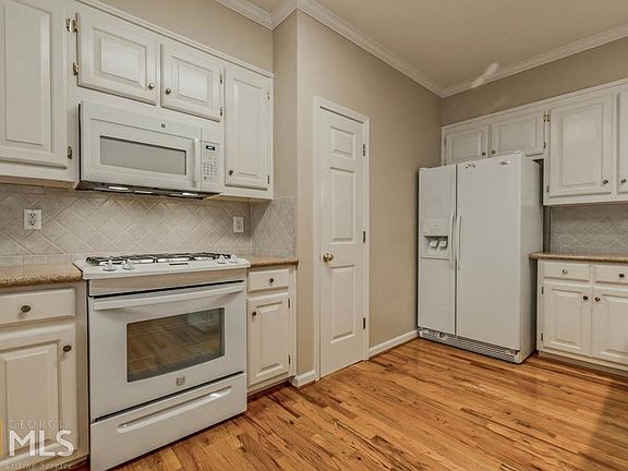 5th image of 1401 Providence Dr