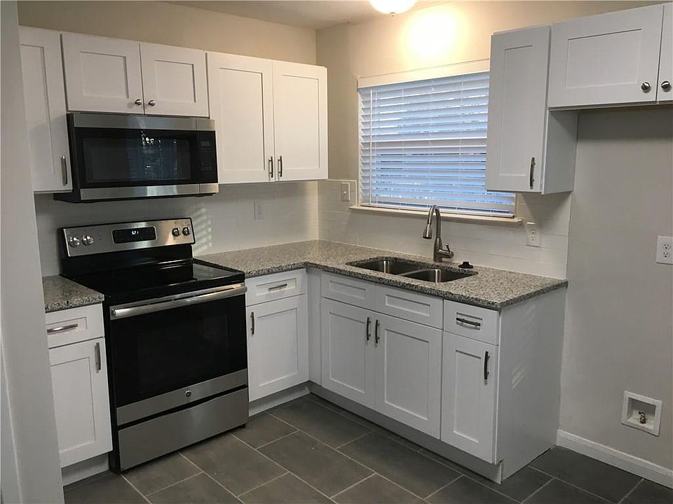 1st image of 718 Hardy Dr