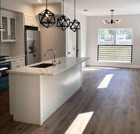 4th image of 727 19th St #201