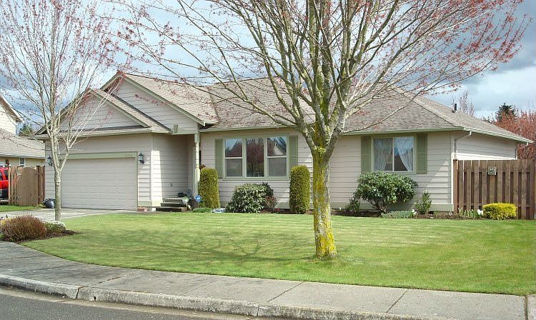 Culdesac Coziness with Rambler on Fenced Lot