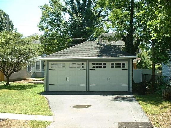 2nd image of 150 Lonsdale Ave