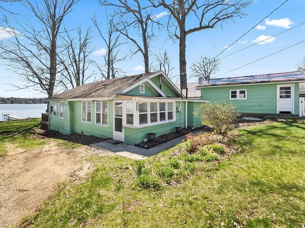 7993 N Tippecanoe Dr, Walkerton, IN 46574