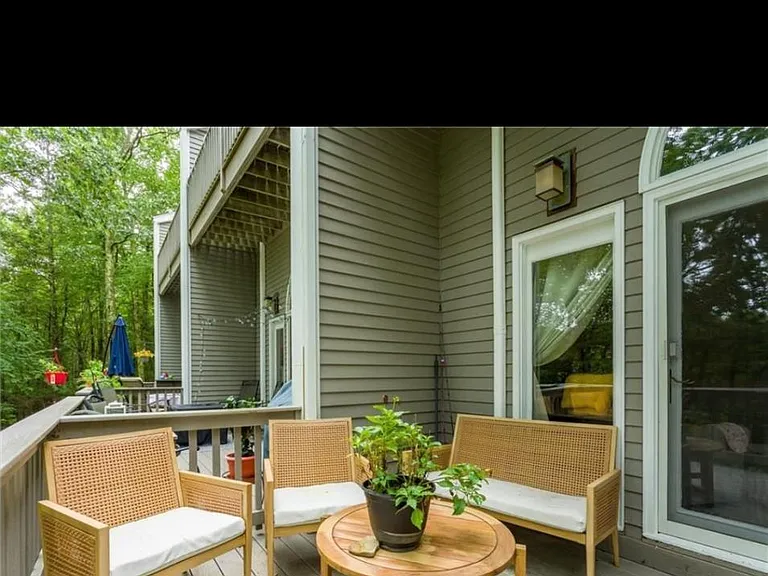 60 Oak Hill Ln #B — Photo 6