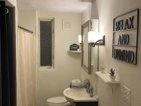 Bathroom (Walk-in closet attached)