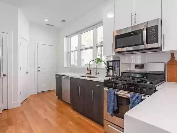 3rd image of 2244 W Armitage Ave #3R