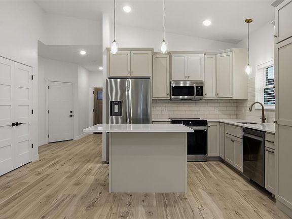 4th image of 1716 Whitetail Way
