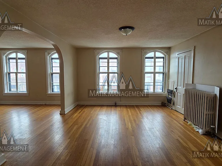 143 Main St W #1/2 — Photo 30