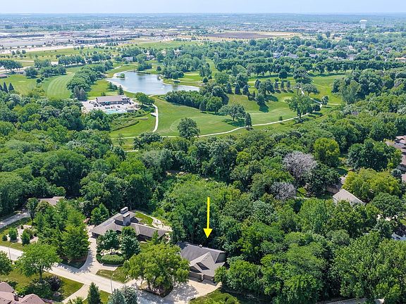 5th image of 113 SW Country Club Ln