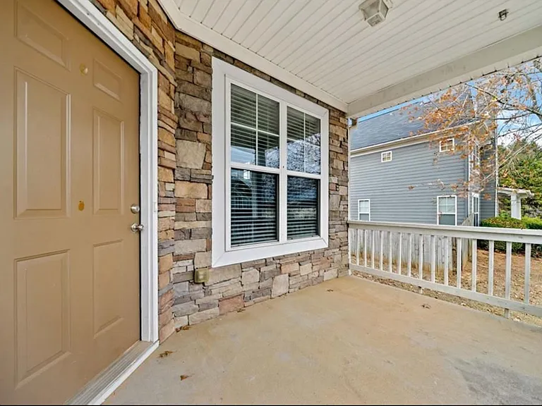 3050 Raven Trce — Photo 2