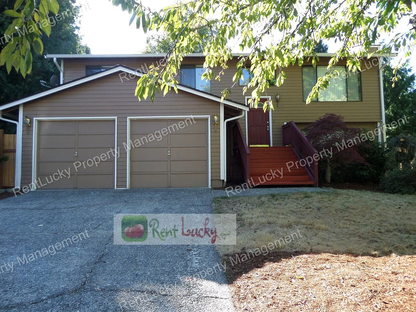 Just Renovated! Great 4 Bedroom House In Spectacular Sammamish Neighborhood!! — Photo 1