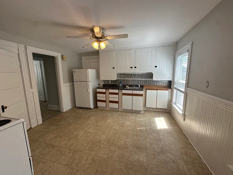 384 Hanover St #D — Photo 4