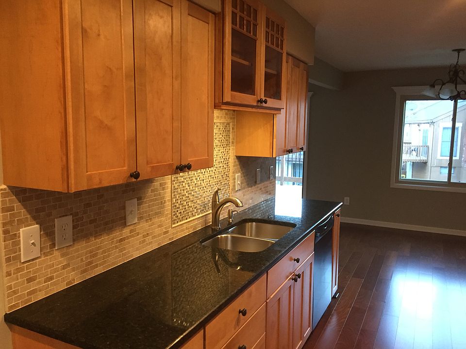 brand new kitchen w/granite