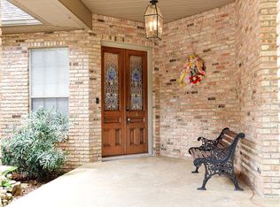 100 Twisted Oak Dr, Picayune, MS 39466