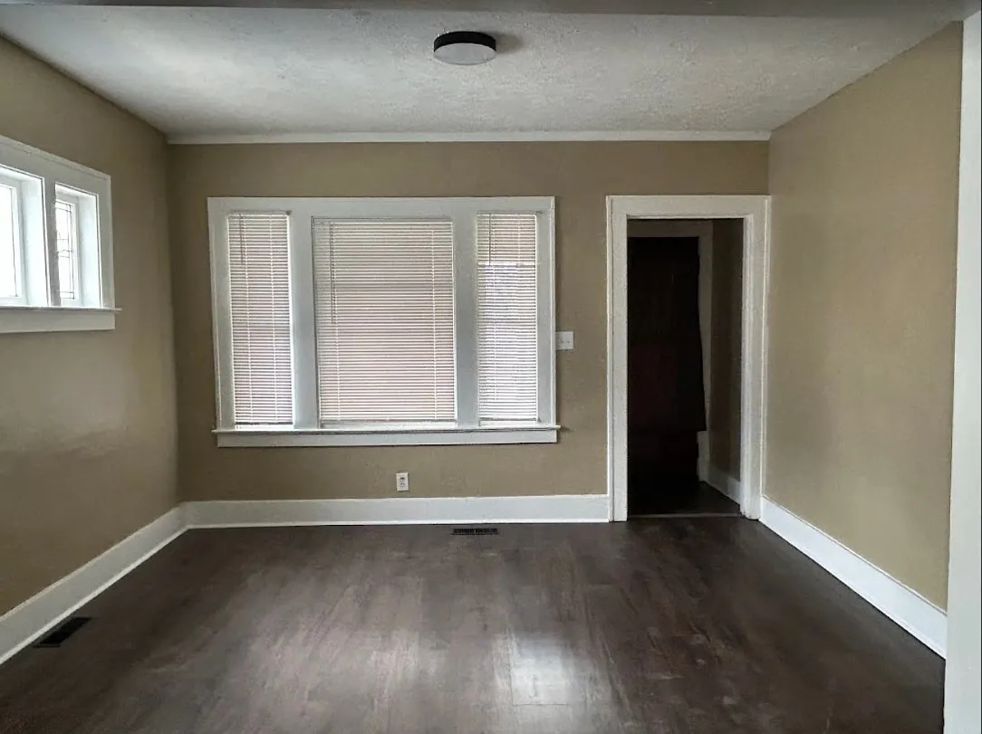 3 bed, 1200 sqft, $1,425 — Photo 2