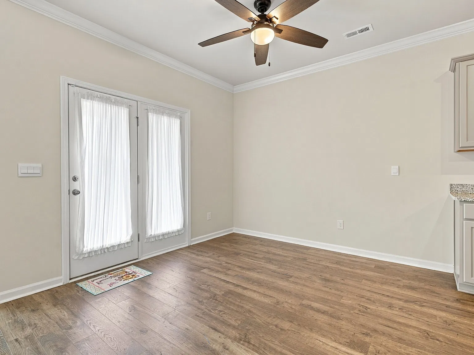 4 bed, 1884 sqft, $1,900 — Photo 3