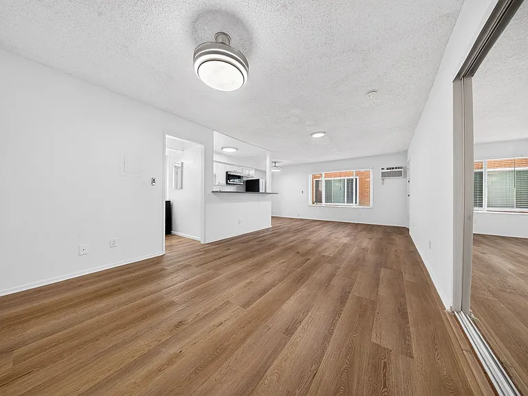 5708 Tujunga Ave — Photo 36