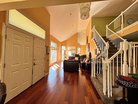 2-Story Entry Foyer