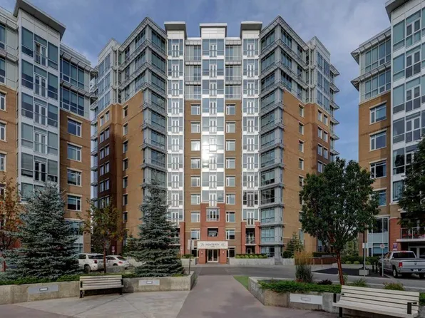 32 E Varsity Estates Cir NW #604, Calgary, AB T3A 2Y1