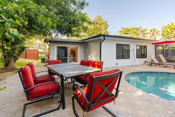 20412 Oxnard St — Photo 35