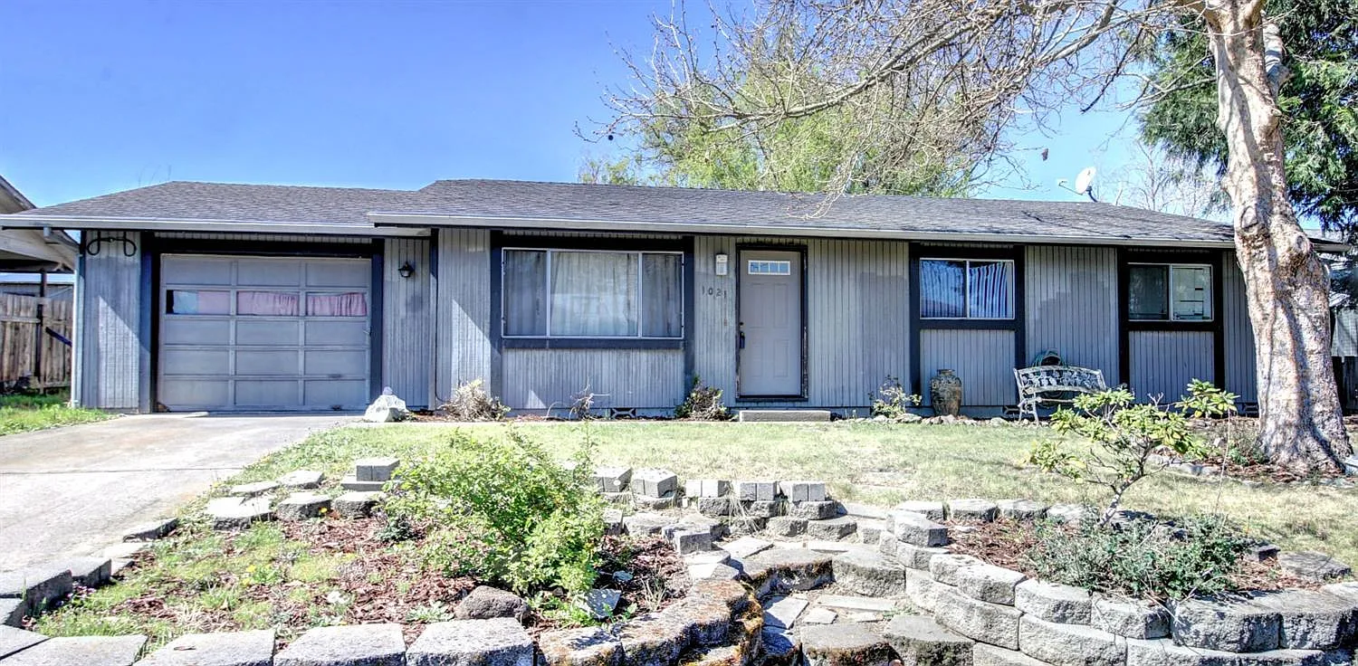 1021 Arana Dr photo 1
