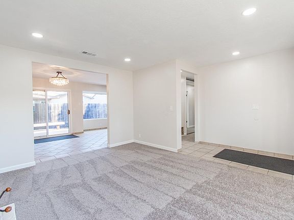 4th image of 606 White Wing Court