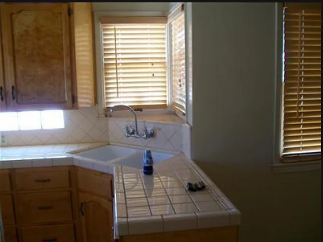 3 bed, 1055 sqft, $1,800 — Photo 3