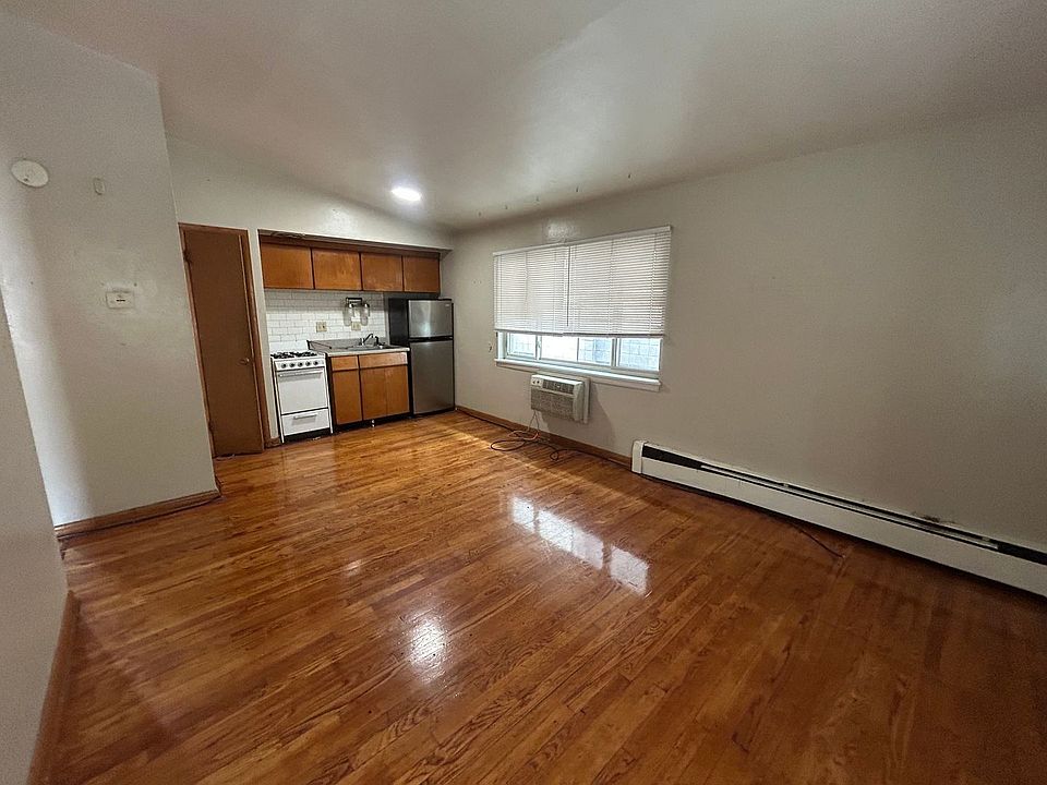 1st image of 1112 E Knapp St APT 19