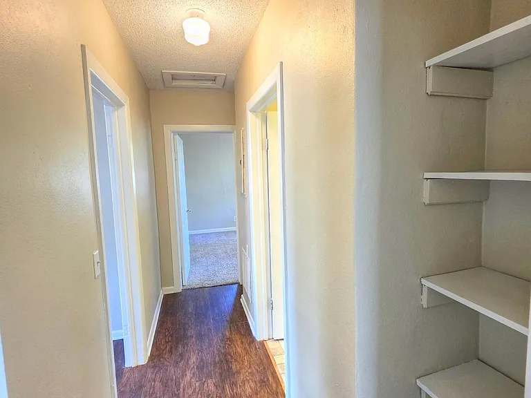 916 W 25th St — Photo 22