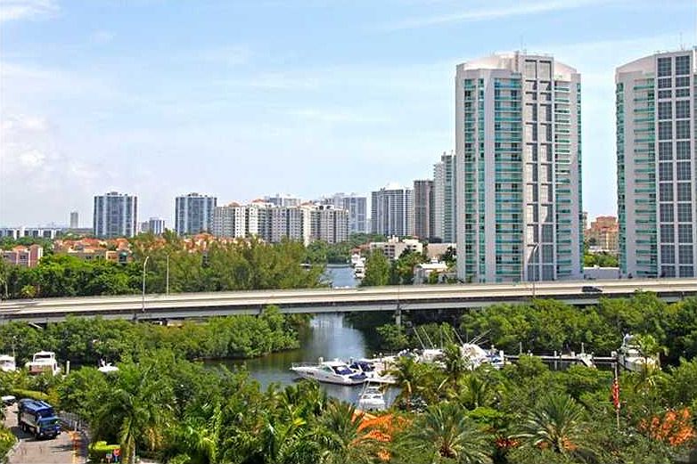 Beautiful 2/2 Unit for Sale at Mystic Pointe 300 in Aventura, Florida