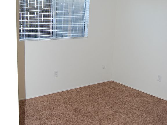 4th image of 1390 Oakdale Ave APT G