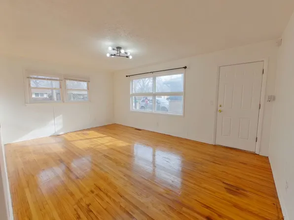 2215 S Millwood St, Wichita, KS 67213