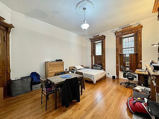 2nd image of 858 Lexington Ave APT 2