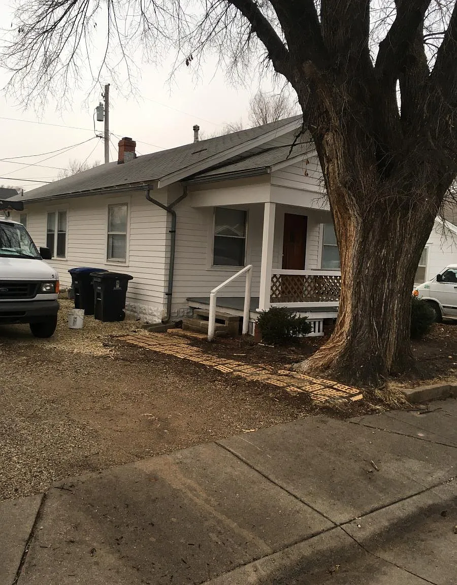 2 bed, 950 sqft, $1,050 — Photo 1