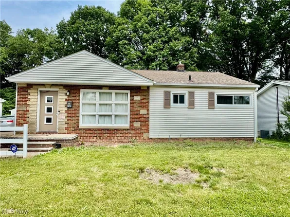2161 Lynn Dr, Akron, OH 44312