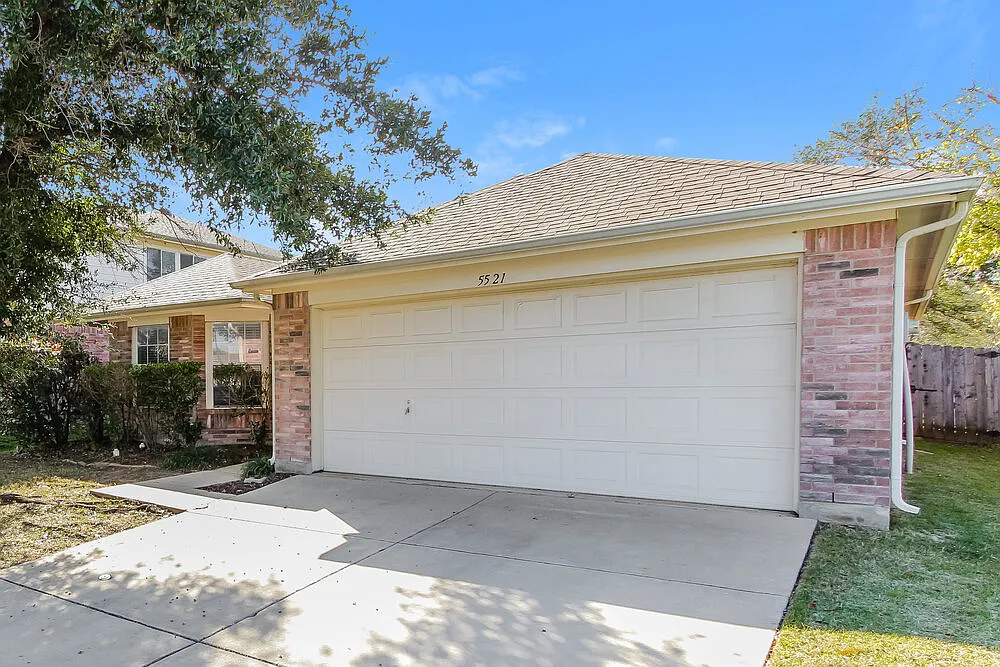 3 bed, 2.0 bath, 1618 sqft, $2,160 — Photo 3