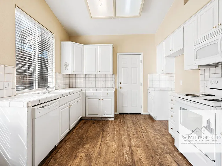 8684 N Recreation Ave — Photo 4