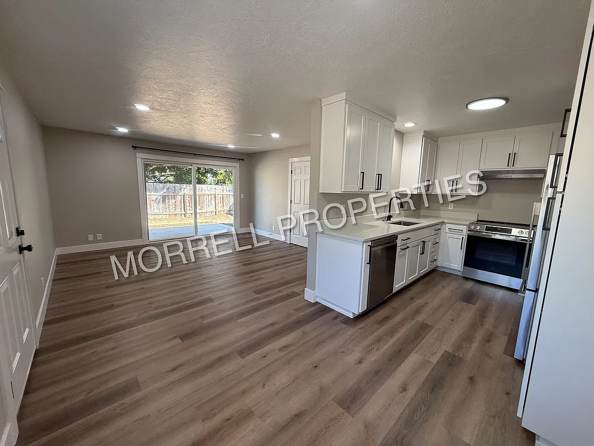 Building Photo - 1710 W 34th Pl