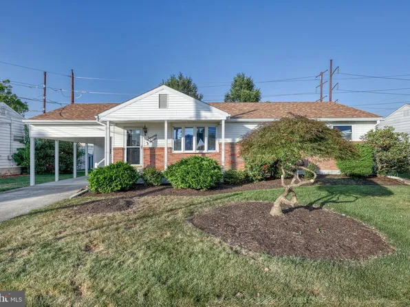 77 Kensington Dr, Camp Hill, PA 17011