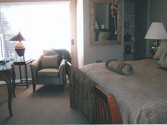 5th image of 8 Garrettsen Dr #122