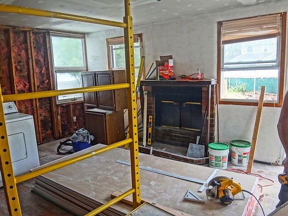 5th image of 15727 83rd St
